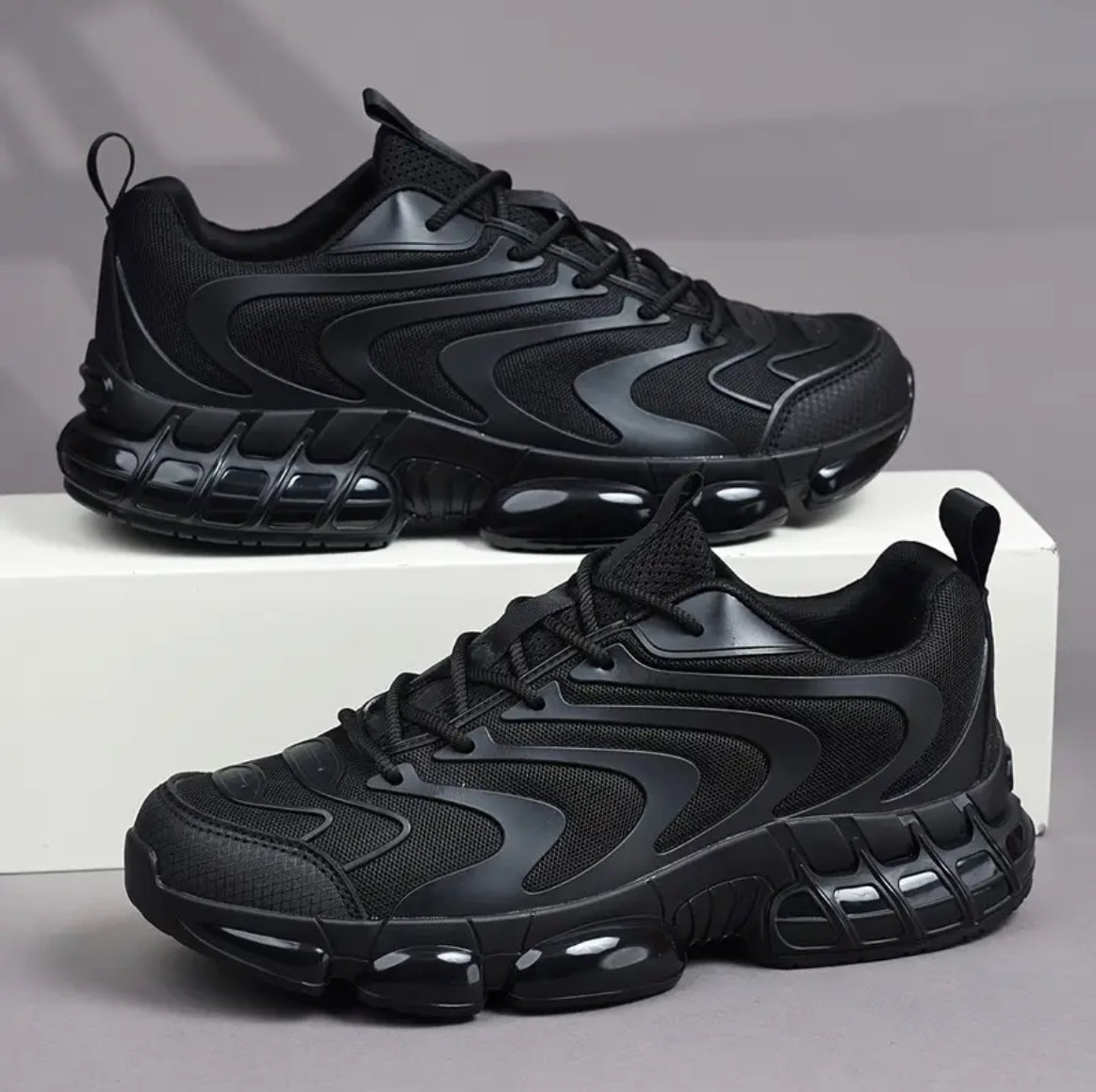 Men's Retro-Inspired Breathable Full Black Low-Top Sneakers
