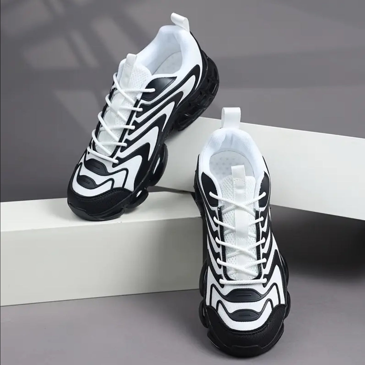 Men's Retro-Inspired Breathable Black&White Low-Top Sneakers