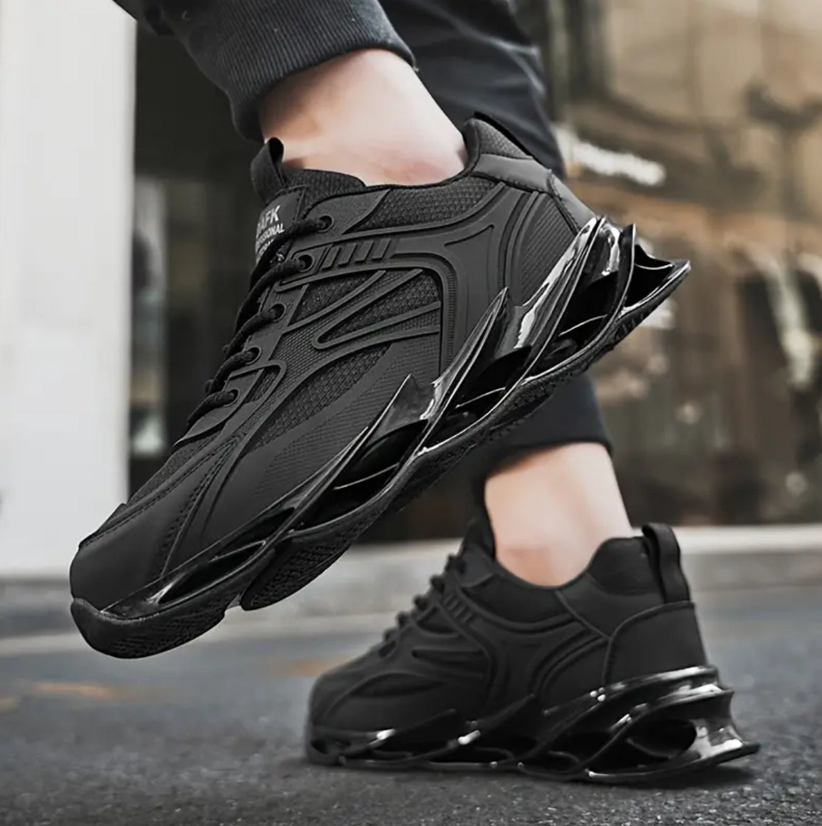 Men's Low-Top Sneakers - Lace-Up Sneakers in Black/Brown Breathable Fabric
