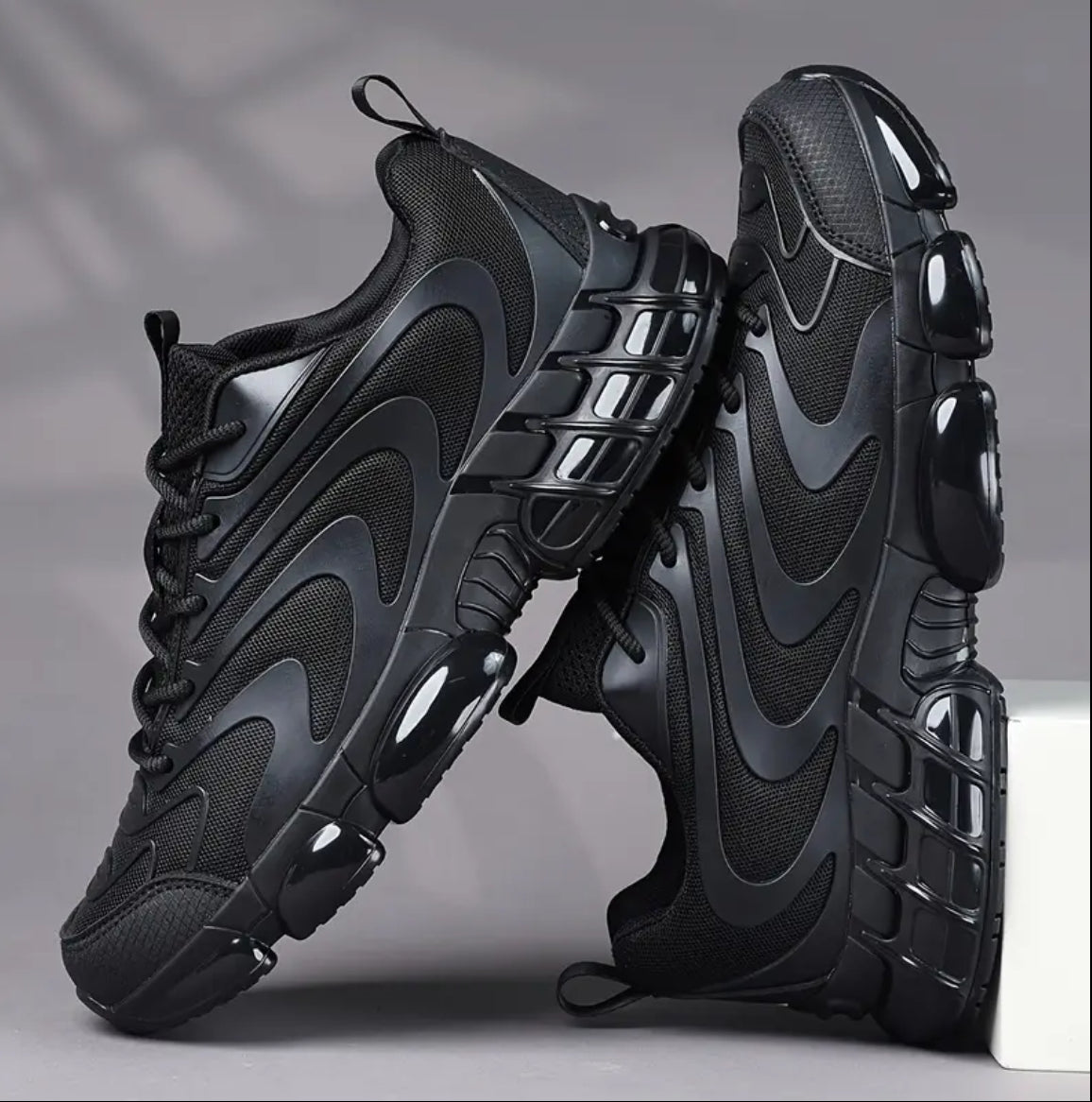 Men's Retro-Inspired Breathable Full Black Low-Top Sneakers