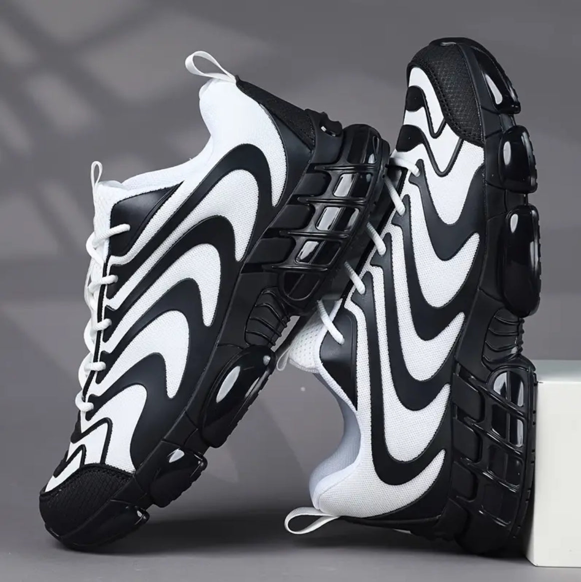 Men's Retro-Inspired Breathable Black&White Low-Top Sneakers
