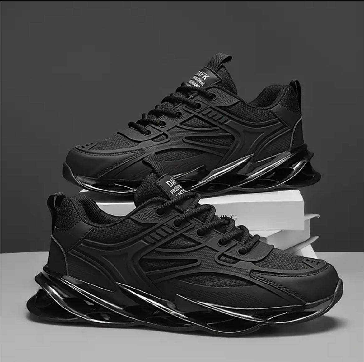 Men's Low-Top Sneakers - Lace-Up Sneakers in Black/Brown Breathable Fabric
