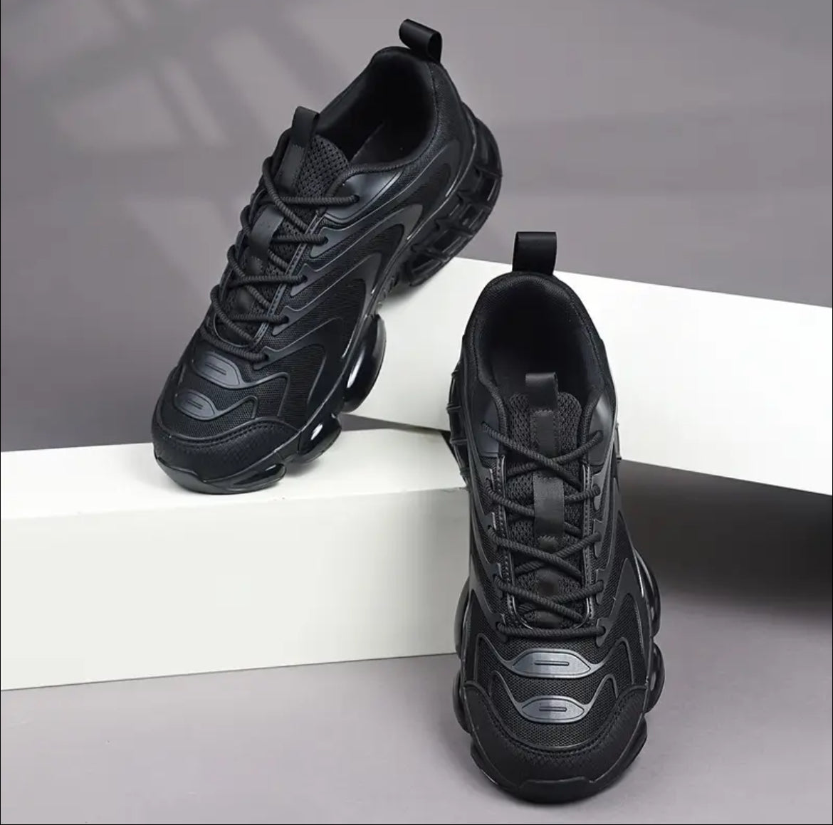 Men's Retro-Inspired Breathable Full Black Low-Top Sneakers