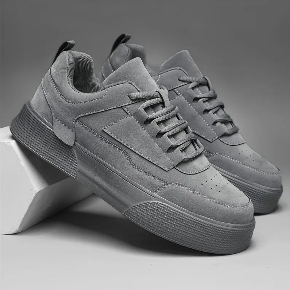 Men's Fashion Solid Color Low-Top Sneakers with Lace-Up Closure, Casual Street Style Thick Sole Shoes