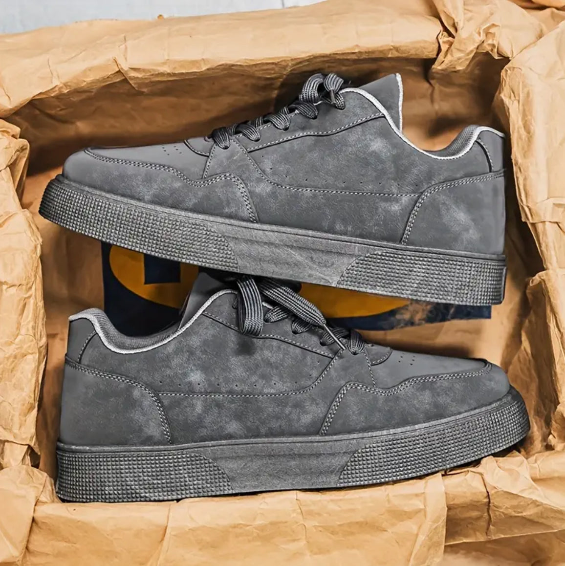 Men's Casual Solid Color Sneakers, Low-Top Lace-Up Fashion Shoes