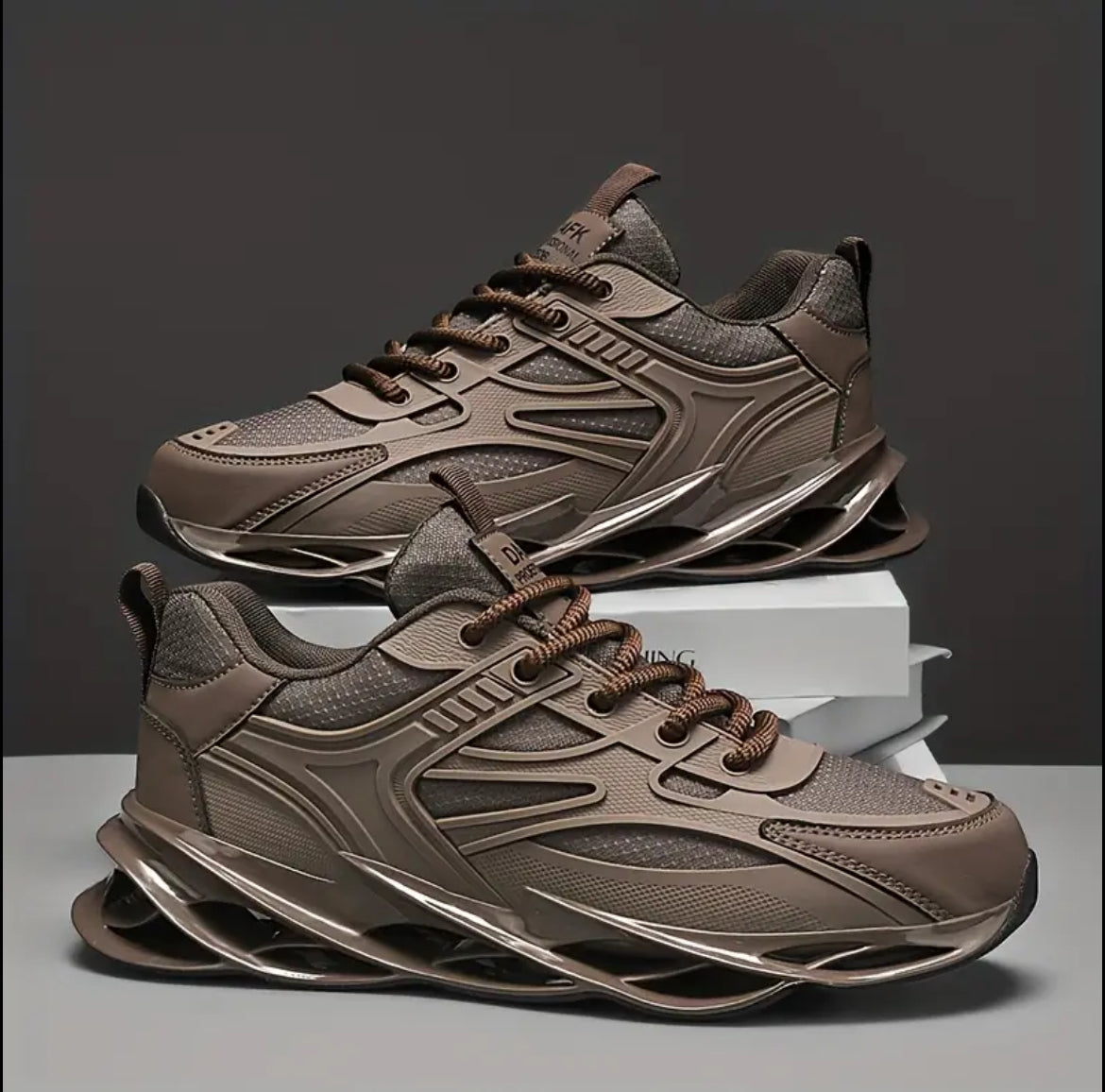 Men's Low-Top Sneakers - Lace-Up Sneakers in Black/Brown Breathable Fabric